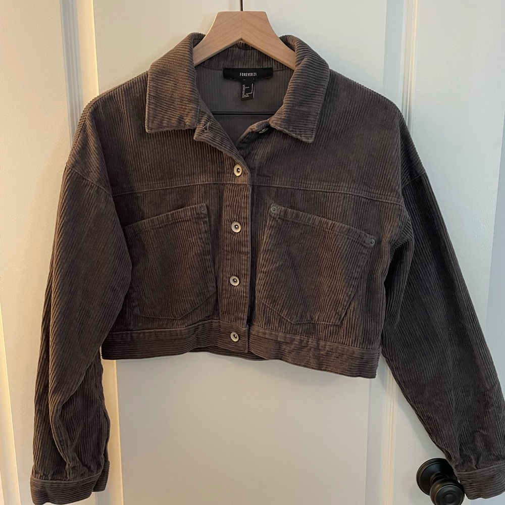 Grey cropped jacket.